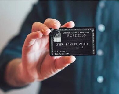 Sinh ra đã ngậm thìa kim cương là trải nghiệm thế nào: Quẹt thẻ đen không tiếc tay, ở tận 15 biệt thự khắp thế giới nhưng có 1 nỗi sợ ít ai biết