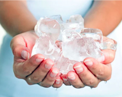Một viên đá lạnh sửa chữa nhiều khuyết điểm trên da hiệu quả bất ngờ, không biết tận dụng thì thật phí
